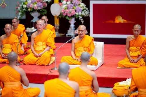 ภาพ No.227792:วันเสาร์ที่ 31 พฤษภาคม พ.ศ.2568 พิธีถวายผ้าไตรแด่สามเณรผู้เข้ารับการอุปสมบท , พิธีอุปสมบทสามเณรเตรียม DCI วัดพระธรรมกาย จ.ปทุมธานี