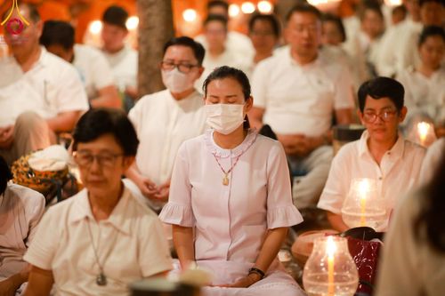 ภาพ No.107209:พิธีจุดประทีปถวายเป็นพุทธบูชา และบูชาธรรมมหาปูชนียาจารย์ ในโครงการธรรมยาตรากตัญญูบูชา มหาปูชนียาจารย์ พระมงคลเทพมุนี(สด จนฺทสโร) พระผู้ปราบมาร  อนุสรณ์สถาน 7 แห่ง ปีที่ 12  วันที่ 6 มกราคม พ.ศ. 2567 ณ อนุสรณ์สถานมหาวิหารพระมงคลเทพมุนี อ.สองพี่น้อง จ.สุพร
