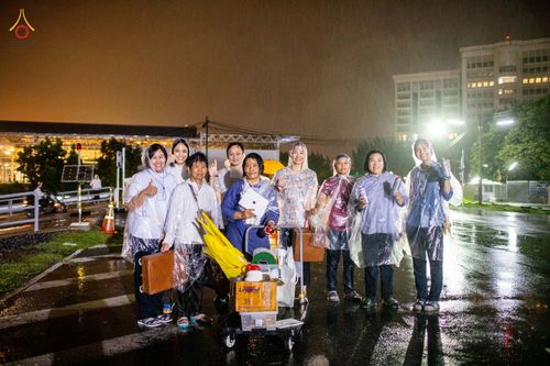 ภาพ No.88784:คณะสงฆ์ เจ้าหน้าที่ และสาธุชน ทุ่มเทแรงกายแรงใจเตรียมงาน เพื่องานวันครูผู้ค้นพบวิชชาธรรมกาย ตั้งแต่วันที่ 20 กันยายน พ.ศ. 2566