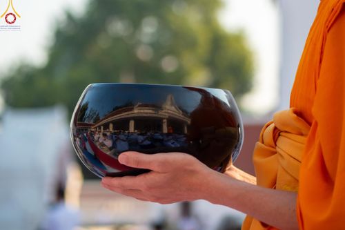 ภาพ No.116132:พิธีตักบาตรพระธรรมยาตรา ณ อนุสรณ์สถานลำดับที่ 4 สถานที่เกิดด้วยกายธรรม วัดโบสถ์(บน) จ.นนทบุรี วันที่ 21 มกราคม พ.ศ. 2567