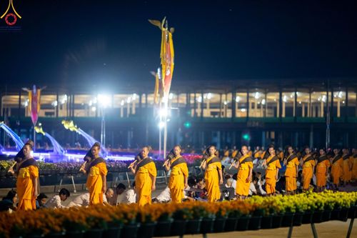 ภาพ No.202103:พิธีต้อนรับพระธรรมยาตรา ณ อนุสรณ์สถานลำดับที่ 7 สถานที่ขยายวิชชาธรรมกาย วัดพระธรรมกาย ต.คลองสาม อ.คลองหลวง จ.ปทุมธานี ในโครงการธรรมยาตรา กตัญญูบูชา มหาปูชนียาจารย์ พระมงคลเทพมุนี(สด จนฺทสโร) พระผู้ปราบมาร อนุสรณ์สถาน 7 แห่ง ปีที่ 13 วันที่ 26 มกราคม 2568