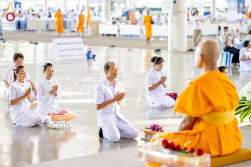 ภาพ No.277087:วันอาทิตย์ที่ 7 ธันวาคม พ.ศ. 2568 พิธีตักบาตรอาทิตย์ต้นเดือน ณ บ้านแก้วเรือนทองคุณยายฯ วัดพระธรรมกาย