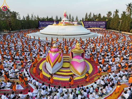 ภาพ No.107953:พิธีต้อนรับพระธรรมยาตรา ในโครงการธรรมยาตรากตัญญูบูชา มหาปูชนียาจารย์ พระมงคลเทพมุนี(สด จนฺทสโร) พระผู้ปราบมาร อนุสรณ์สถาน 7 แห่ง ปีที่ 12 วันที่ 7 มกราคม พ.ศ. 2567 ณ อนุสรณ์สถานคลองบางนางแท่น  อ.สามพราน จ.นครปฐม