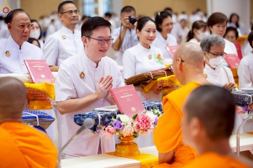 ภาพ No.228411:วันอาทิตย์ที่ 8 มิถุนายน พ.ศ. 2568 พิธีถวายทุนสนับสนุนพระไตรปิฎกฉบับธรรมชัย และอนุรักษ์คัมภีร์โบราณ ณ ห้องแก้วสารพัดนึก 2 วัดพระธรรมกาย