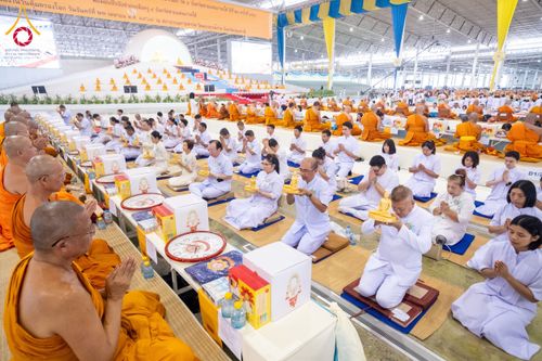 ภาพ No.60037:พิธีเจริญพระพุทธมนต์ "ฉลองอายุวัฒนมงคล 80 ปี หลวงพ่อธัมมชโย" พิธีถวายไทยธรรม คณะสงฆ์ 10,000 กว่าวัดทั่วประเทศ ในวันคุ้มครองโลก วันจันทร์ที่ 22 เมษายน พ.ศ. 2567 ณ สภาธรรมกายสากล วัดพระธรรมกาย จ.ปทุมธานี