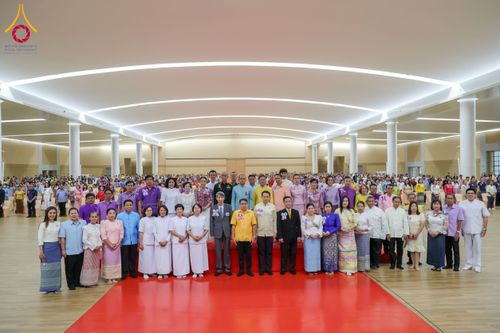 ภาพ No.196137:ผู้ว่าปทุมฯ เปิดงานวันครู ครั้งที่ 69 พ.ศ. 2568 จังหวัดปทุมธานี “เรียนดี มีความสุข : ครูไทยร่วมใจปฏิวัติการศึกษา เด็กฉลาดคิด ฉลาดทำ” ณ วัดพระธรรมกาย - รวมใจระลึกถึงพระคุณบูรพาจารย์ ยกย่องเชิดชูเกียรติผู้ประกอบวิชาชีพทางการศึกษาที่ประกอบคุณงามความดี 