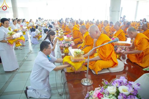 ภาพ No.205774:พิธีสวดพระพุทธมนต์ และถวายภัตตาหารเมนูสวรรค์แด่พระภิกษุ สามเณร วันจันทร์ที่ 3 กุมภาพันธ์ พ.ศ. 2568 ณ หอฉันคุณยายอาจารย์ฯ วัดพระธรรมกาย