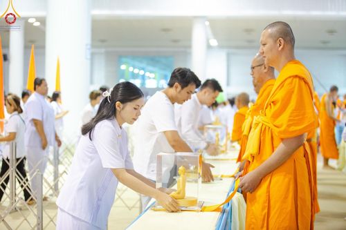 ภาพ No.159569:สัมมนาพิเศษและพิธีมอบองค์พระธรรมกาย 2,000 องค์ ณ ห้องแก้วสารพัดนึก 1 วัดพระธรรมกาย วันอาทิตย์ต้นเดือนที่ 6 ตุลาคม พ.ศ. 2567