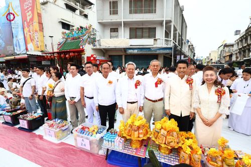 ภาพ No.210369:วันอาทิตย์ที่ 9 มีนาคม พ.ศ. 2568 พ่อเมืองโคราชจัดตักบาตรพระหมื่น ทำบุญเมือง 557 ปี