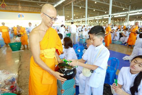 ภาพ No.263960:วันอาทิตย์ที่ 2 พฤศจิกายน พ.ศ. 2568 พิธีตักบาตรอาทิตย์ต้นเดือน ณ บ้านแก้วเรือนทองคุณยายฯ วัดพระธรรมกาย