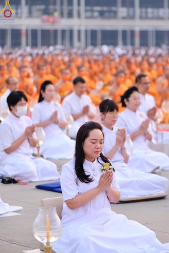 ภาพ No.122066:พิธีจุดประทีปถวายเป็นพุทธบูชา และบูชาธรรมมหาปูชนียาจารย์ พระมงคลเทพมุนี(สด จนฺทสโร) ในโครงการธรรมยาตรา กตัญญูบูชา มหาปูชนียาจารย์ พระมงคลเทพมุนี(สด จนฺทสโร) พระผู้ปราบมาร อนุสรณ์สถาน 7 แห่ง ปีที่ 12 วันที่ 31 มกราคม พ.ศ. 2567 ณ วัดพระธรรมกาย จ.ปทุมธานี