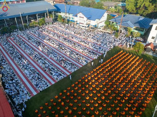 ภาพ No.197731:พิธีตักบาตรพระธรรมยาตรา ณ อนุสรณ์สถานลำดับที่ 4 สถานที่เกิดด้วยกายธรรม วัดโบสถ์(บน) ต.บางคูเวียง จ.นนทบุรี ในโครงการธรรมยาตรา กตัญญูบูชา มหาปูชนียาจารย์ พระมงคลเทพมุนี(สด จนฺทสโร) พระผู้ปราบมาร อนุสรณ์สถาน 7 แห่ง ปีที่ 13 วันที่ 19 มกราคม พ.ศ. 2568