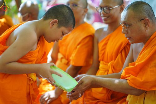 ภาพ No.61162:สามเณรออกบิณฑบาต และกิจกรรมอบรมสามเณร ในโครงการบรรพชาสามเณรฟื้นฟู พระพุทธศาสนาทั่วไทย ณ ศูนย์อบรมที่พักสงฆ์บ้านร่มเย็น จ.นราธิวาส วันที่ 2-15 เมษายน พ.ศ. 2567