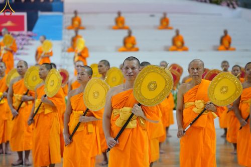 ภาพ No.153288:พิธีมุทิตาสักการะ พระภิกษุ-สามเณร ผู้สอบไล่ได้เปรียญธรรม ประโยค 1-2 ถึงประโยค ป.ธ.9 และบาลีศึกษา ประโยค1-2 ถึง บ.ศ.9 , พิธีมอบดวงแก้วสามเณรผู้ทรงบาลีไวยากรณ์ วัดพระธรรมกาย และ ศูนย์ส่งเสริมศีลธรรมในประเทศและต่างประเทศ วันอาทิตย์ที่ 8 กันยายน พ.ศ.2567