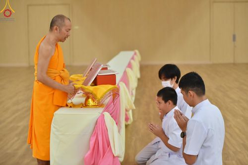 ภาพ No.138893:พิธีถวายกองทุนสนับสนุน การสร้างพระไตรปิฎกฉบับธรรมชัย และอนุรักษ์คัมภีร์ใบลาน น้อมบูชาธรรมหลวงพ่อธัมมชโย 80 ปี ณ ห้องแก้วสารพัดนึก 2 วัดพระธรรมกาย วันเสาร์ที่ 1 มิถุนายน พศ. 2567