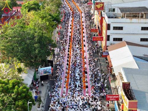 ภาพ No.312641:วันอาทิตย์ที่ 8 มีนาคม พ.ศ.2569 ทำบุญเมืองนครราชสีมา 558 ปี ตักบาตรพระ 10,000 รูป