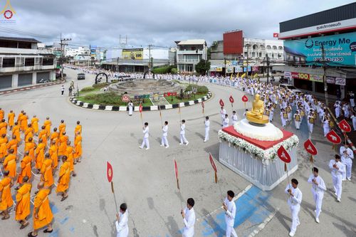 ภาพ No.239267:วันอาทิตย์ที่ 17 สิงหาคม พ.ศ. 2568 พิธีอัญเชิญรูปเหมือนพระมงคลเทพมุนี (สด จันทสโร) ณ ศาลากลางจังหวัดเลย ถึงลานพญานาค สวนสาธารณะกุดป่อง อ.เมือง จ.เลย