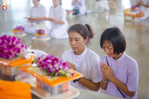 ภาพ No.167584:พิธีตักบาตรและพิธีบูชาข้าวพระ ในวันอาทิตย์ที่ 3 พฤศจิกายน พ.ศ. 2567 ณ วัดพระธรรมกาย