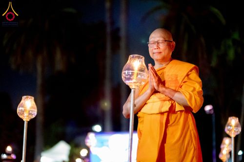 ภาพ No.225801:วันอาทิตย์ที่ 11 พฤษภาคม พ.ศ. 2568 วัดพระธรรมกายแคลิฟอร์เนีย จัดงานวิสาขบูชานานาชาติ และถวายมหาสังฆทานคณะสงฆ์ 120 รูป