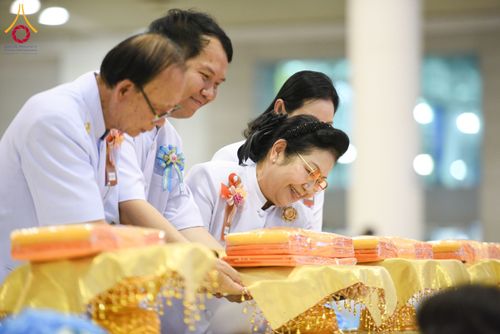 ภาพ No.134395:พิธีทอดผ้าป่าสมทบ มหาสังฆทาน 10,000 วัด ทั่วไทย วันอาทิตย์ต้นเดือนที่ 7 เมษายน พ.ศ.2567 ณ ห้องแก้วสารพัดนึก 1 สภาธรรมกายสากล  วัดพระธรรมกาย จ.ปทุมธานี