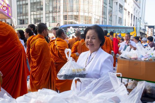 ภาพ No.151723:V.55 ทีมใหญ่ที่หาดใหญ่ เจ้าหน้าที่ทุกสถานะ หลายสัญชาติ ร่วมกันจัดงานตักบาตรที่หาดใหญ่ วันที่ 10-11 สิงหาคม พ.ศ. 2567