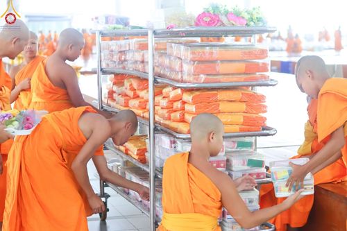 ภาพ No.177464:พิธีถวายภัตตาหารเมนูสวรรค์ และพิธีบุพเปตพลี ครั้งที่ 158 ร่วมอุทิศบุญแด่หมู่ญาติที่ล่วงลับไปแล้ว และสืบทอดอายุพระพุทธศาสนา ณ วัดพระธรรมกาย วันที่ 30 พฤศจิกายน พ.ศ.2567 (วันพระ แรม 15 ค่ำ เดือน 12)