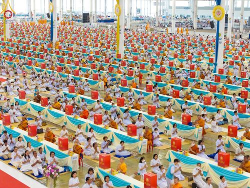 ภาพ No.147145:พิธีมุทิตาสักการะพระภิกษุ ผู้สอบได้เปรียญธรรม 9 ประโยคระดับโลกปีที่ 36, พิธีมอบโล่เกียรติยศและทุนการศึกษา สำนักเรียนบาลีดีเด่นทั่วประเทศ, พิธีถวายมหาสังฆทานคณะสงฆ์ 2,000 กว่าวัด ทั่วประเทศ ปีที่ 24, พิธีถวายไทยธรรมคณะสงฆ์ 323 วัด 4 จังหวัดชายแดนภาคใต้