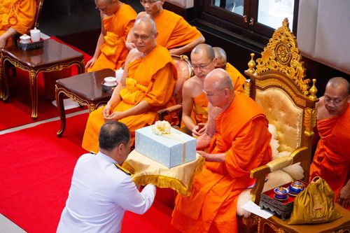 ภาพ No.332332:วันเสาร์ที่ 6 มิถุนายน พ.ศ.2569 พิธีต้อนรับสัญญาบัตร พัดยศ พระราชภาวนาวชิรวิเทศ วิ. ณ อุโบสถพระไตรปิฏก วัดพระธรรมกาย