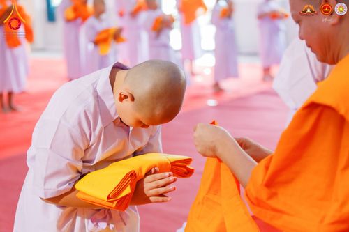 ภาพ No.283663:วันเสาร์ที่ 20 ธันวาคม  2568 พิธีบรรพชาสามเณร ณ ประเทศอินโดนีเซีย