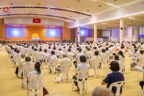 ภาพ No.325650:วันที่ 26 เมษายน พ.ศ.2569 กิจกรรมงานบุญวันอาทิตย์ สาธุชนปฏิบัติธรรมร่วมกัน ณ ห้องแก้วสารพัด 1 วัดพระธรรมกาย ปทุมธานี