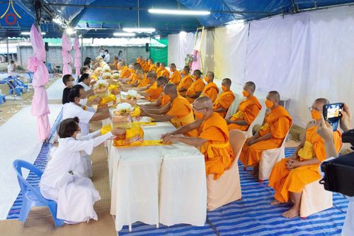 ภาพ No.74482:พิธีถวายภัตตาหารเป็นสังฆทาน แด่คณะพระธรรมยาตราฯ ในโครงการธรรมยาตรากตัญญูบูชา มหาปูชนียาจารย์ พระมงคลเทพมุนี(สด จนฺทสโร) พระผู้ปราบมาร อนุสรณ์สถาน 7 แห่ง ปีที่ 11 วันที่ 27 มกราคม พ.ศ. 2566