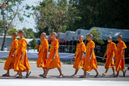ภาพ No.69418:พิธีจุดประทีปถวายเป็นพุทธบูชา และบูชาธรรมมหาปูชนียาจารย์ ในโครงการธรรมยาตรากตัญญูบูชา มหาปูชนียาจารย์ พระมงคลเทพมุนี(สด จนฺทสโร) พระผู้ปราบมาร ปีที่ 11 ณ อนุสรณ์สถานมหาวิหารพระมงคลเทพมุนี อ.สองพี่น้อง จ.สุพรรณบุรี