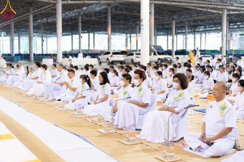 ภาพ No.105388:พิธีถวายภัตตาหารเป็นสังฆทาน แด่คณะพระธรรมยาตราฯ ในโครงการธรรมยาตรากตัญญูบูชา มหาปูชนียาจารย์ พระมงคลเทพมุนี(สด จนฺทสโร) พระผู้ปราบมาร อนุสรณ์สถาน 7 แห่ง ปีที่ 12 วันที่ 2 มกราคม พ.ศ. 2567 ณ สภาธรรมกายสากล วัดพระธรรมกาย