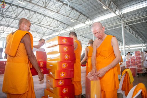 ภาพ No.322091:วันที่ 14 เมษายน พ.ศ.2569 การเตรียมกล่องไทยธรรม วันสุดท้าย เพื่องานถวายมหาสังฆทาน 40,000 กว่าวัดทั่วประเทศ วันคุ้มครองโลก 22 เมษายน พ.ศ.2569 วัดพระธรรมกาย