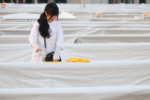 ภาพ No.321937:วันที่ 11-12 เมษายน พ.ศ.2569 การเตรียมงาน มัดถุงน้ำ , ผูกผ้าระบาย , เตรียมจุดฉันภัตตาหาร เพื่องานถวายมหาสังฆทาน 40,000 กว่าวัดทั่วประเทศ วันคุ้มครองโลก 22 เมษายน พ.ศ.2569 วัดพระธรรมกาย