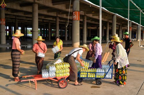 ภาพ No.323063:วันที่ 19 เมษายน พ.ศ.2569 การเรียงกล่องไทยธรรม , เตรียมงานจราจร เพื่องานถวายมหาสังฆทาน 40,000 กว่าวัดทั่วประเทศ วันคุ้มครองโลก 22 เมษายน พ.ศ.2569 วัดพระธรรมกาย
