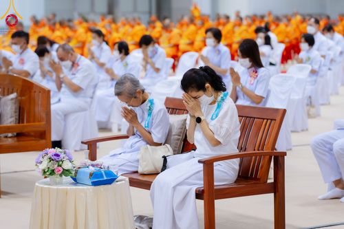 ภาพ No.90990:พิธีบำเพ็ญกุศลสวดพระอภิธรรม  อุบาสกถาวร พรหมถาวร (อุบาสกผู้ปั้นพระ) คืนที่ 6 วันพฤหัสบดีที่ 19 ตุลาคม พ.ศ. 2566 ณ ห้องแก้วสารพัดนึก 1 สภาธรรมกายสากล วัดพระธรรมกาย จ.ปทุมธานี