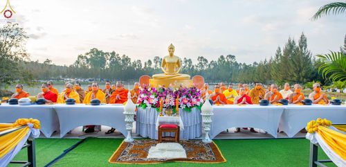 ภาพ No.68530:พิธีเจริญพระพุทธมนต์และตักบาตรพระ ๑,๐๐๐ รูป บำเพ็ญกุศลเพื่อถวายพระพรชัยแด่ สมเด็จพระเจ้าลูกเธอเจ้าฟ้าพัชรกิติยาภา นเรนทิราเทพยวดี กรมหลวงราชสาริณีสิริพัชร มหาวัชรราชธิดา และ ฉลองเมืองลำปาง ๑,๓๔๒ ปี วันศุกร์ที่ ๓๐ ธันวาคม พ.ศ.๒๕๖๕ ณ ศูนย์ปฏิบัติธรรมลำปาง 