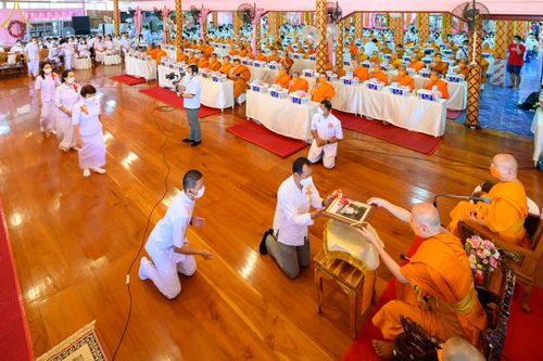 ภาพ No.73687:พิธีเจริญพระพุทธมนต์ ปฏิบัติธรรม มอบทุนการศึกษา ถวายสังฆทาน 106 วัด เพื่อถวายเป็นพุทธบูชา และขับเคลื่อนโครงการหมู่บ้านรักษาศีล 5  โดยคณะสงฆ์จังหวัดนนทบุรี คณะศิษยานุศิษย์วัดพระธรรมกาย โครงการธรรมยาตราฯ ปีที่ 11 ณ วัดตะเคียน อ.บางกรวย จ.นนทบุรี วันที่ 21 