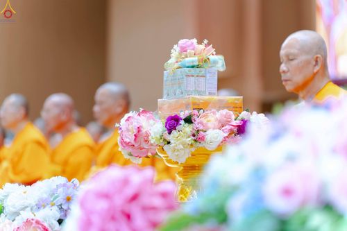 ภาพ No.343533:วันที่ 16 สิงหาคม พ.ศ.2569 พิธีถวายคิลานเภสัช และอุปกรณ์ทางการแพทย์ ณ ห้องแก้วสารพัดนึก2 วัดพระธรรมกาย