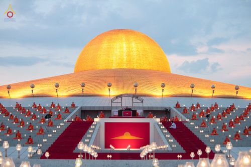 ภาพ No.81911:พิธีจุดวิสาขประทีปและเวียนประทักษิณ เนื่องในวันวิสาขบูชา วันเสาร์ที่ 3 มิถุนายน 2566 ณ ลานธรรมพระมหาธรรมกายเจดีย์ วัดพระธรรมกาย จ.ปทุมธานี