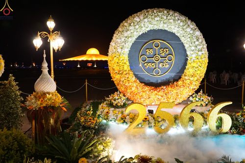 ภาพ No.68599:พิธีสวดมนต์ข้ามปี วันที่ 31 ธันวาคม พ.ศ. 2565 ณ มหารัตนวิหารคด วัดพระธรรมกาย จ.ปทุมธานี