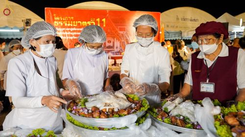 ภาพ No.73739:พิธีถวายภัตตาหารเป็นสังฆทาน แด่คณะพระธรรมยาตราฯ ในโครงการธรรมยาตรากตัญญูบูชา มหาปูชนียาจารย์ พระมงคลเทพมุนี(สด จนฺทสโร) พระผู้ปราบมาร อนุสรณ์สถาน 7 แห่ง ปีที่ 11 วันที่ 22 มกราคม พ.ศ. 2566