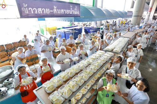 ภาพ No.323678:วันที่ 22 เมษายน พ.ศ.2569(วันคุ้มครองโลก) งานถวายมหาสังฆทาน 40,000 กว่าวัดทั่วประเทศ คณะสงฆ์ฉันภัตตาหารเพล