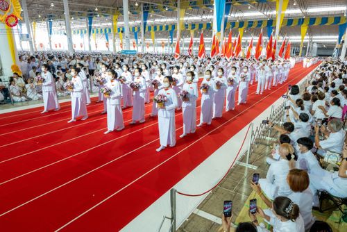 ภาพ No.92224:พิธีทอดกฐินธรรมชัยเพื่อสร้างอาคาร 115 ปี คุณยายอาจารย์มหารัตนอุบาสิกาจันทร์ ขนนกยูง อาทิตย์ต้นเดือนที่ 5 พฤศจิกายน พ.ศ. 2566 ณ วัดพระธรรมกาย จ.ปทุมธานี