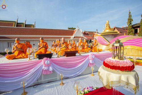 ภาพ No.73359:พิธีจุดประทีปถวายเป็นพุทธบูชา และบูชาธรรมมหาปูชนียาจารย์ ในโครงการธรรมยาตรากตัญญูบูชา มหาปูชนียาจารย์ พระมงคลเทพมุนี(สด จนฺทสโร) พระผู้ปราบมาร ปีที่ 11 ณ อนุสรณ์สถานลำดับที่ 4 สถานที่เกิดด้วยกายธรรม วัดโบสถ์ (บน) บางคูเวียง อ.บางกรวย จ.นนทบุรี วันที่ 21 
