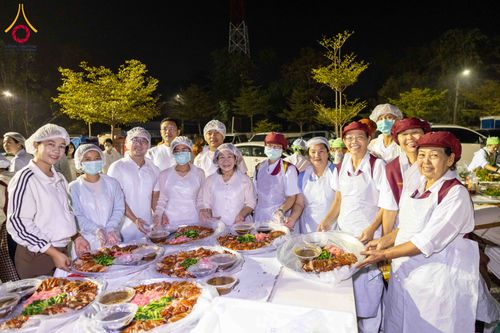 ภาพ No.295450:วันที่ 16 มกราคม พ.ศ. 2569 พิธีถวายภัตตาหารเป็นสังฆทาน แด่พระธรรมยาตรา ณ วัดโบสถ์บน ต.บางคูเวียง จ.นนทบุรี อนุสรณ์สถานลำดับที่ 4 สถานที่เกิดด้วยกายธรรม ในโครงการธรรมยาตรา กตัญญูบูชา มหาปูชนียาจารย์ พระมงคลเทพมุนี(สด จนฺทสโร) พระผู้ปราบมาร อนุสรณ์สถาน 7 แ