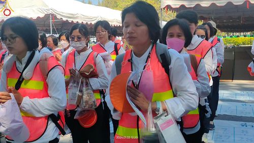 ภาพ No.105802:V.2 ทุ่มเท การเตรียมงาน เก็บงาน การรับบุญของเจ้าหน้าที่หน่วยงานต่างๆ เพื่อโครงการธรรมยาตรา กตัญญูบูชามหาปูชนียาจารย์ พระมงคลเทพมุนี (สด จนฺทสโร) พระผู้ปราบมาร อนุสรณ์สถาน 7 แห่ง ปีที่ 12 ระหว่างวันที่ 2 - 31 มกราคม พ.ศ.2567