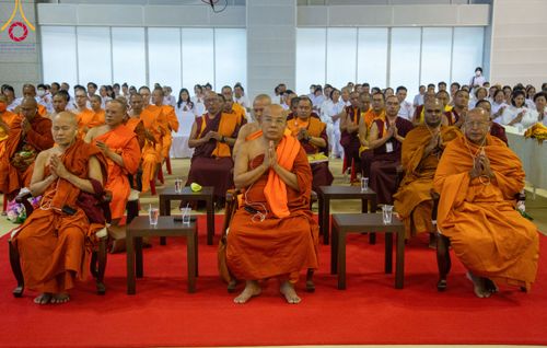 ภาพ No.92160:พิธีบูชาข้าวพระ ในวันทอดกฐินสามัคคี อาทิตย์ต้นเดือนที่ 5 พฤศจิกายน พ.ศ. 2566 ณ วัดพระธรรมกาย จ.ปทุมธานี