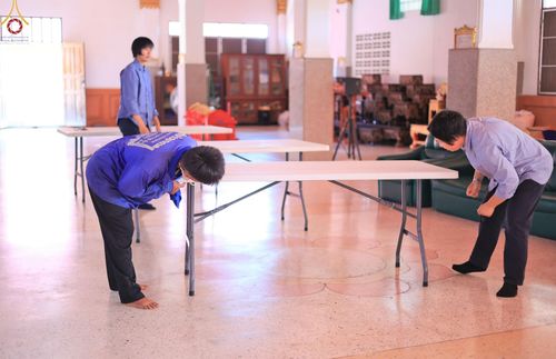 ภาพ No.65930:เจ้าหน้าที่สำนักศรัทธาภิบาล เตรียมงานอุปสมบท ที่วัดป่าโมกวรวิหาร จ.อ่างทอง วันที่ 6 ธันวาคม พ.ศ.2565